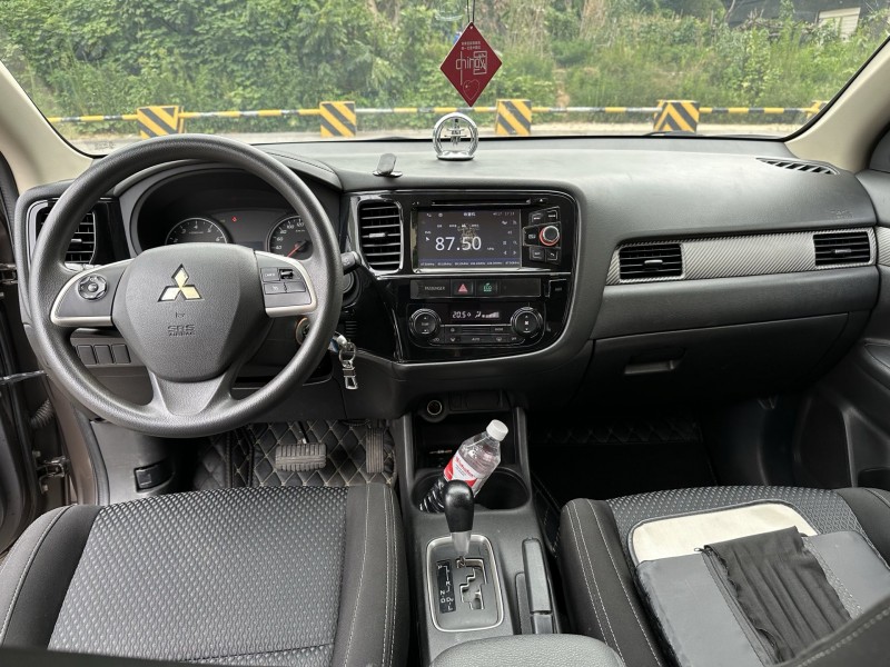 岳阳16年三菱欧蓝德4