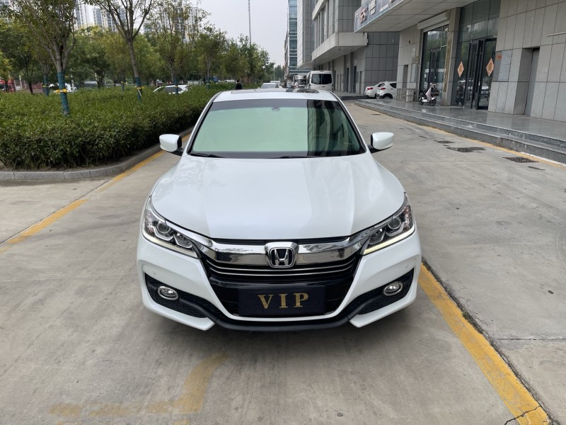 济宁16年本田雅阁1