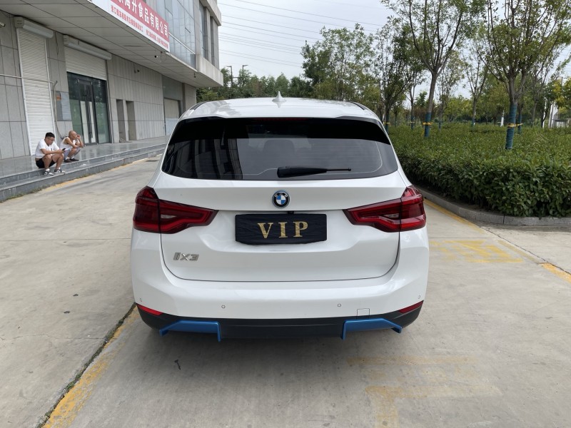 济宁21年宝马IX38