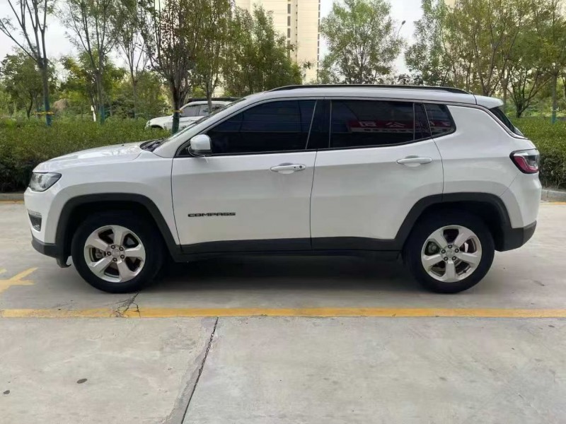 济宁18年Jeep指南者8