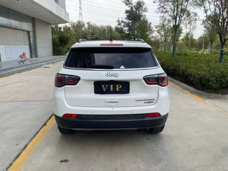 济宁18年Jeep指南者9