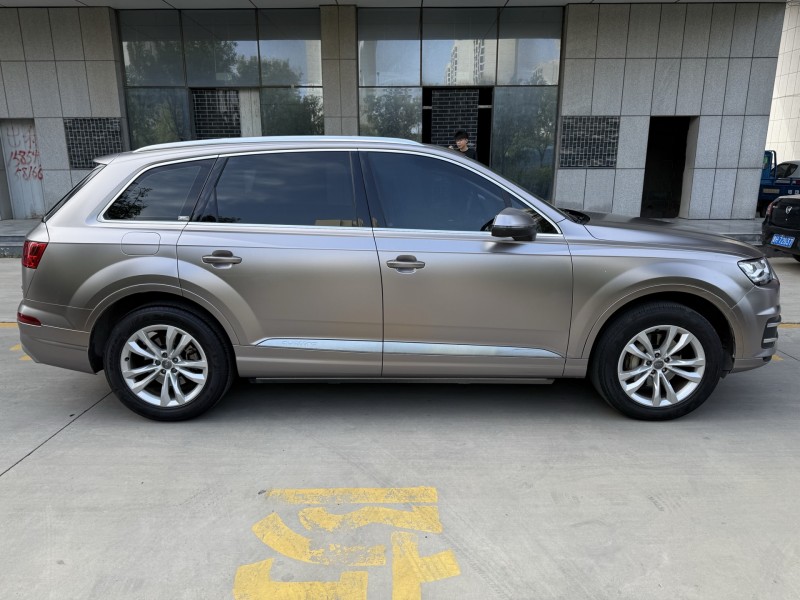 济宁17年奥迪Q77