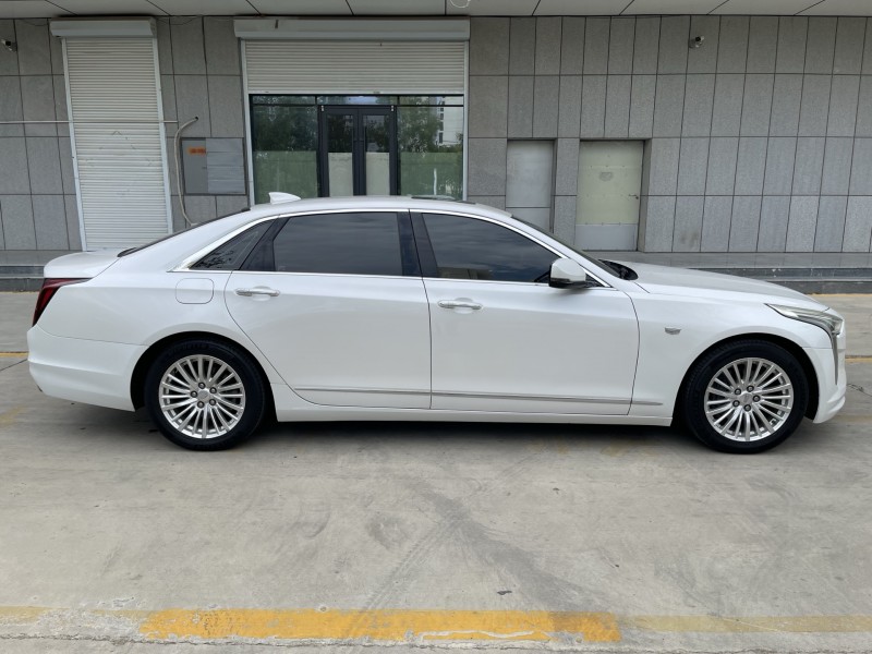 济宁19年凯迪拉克CT68