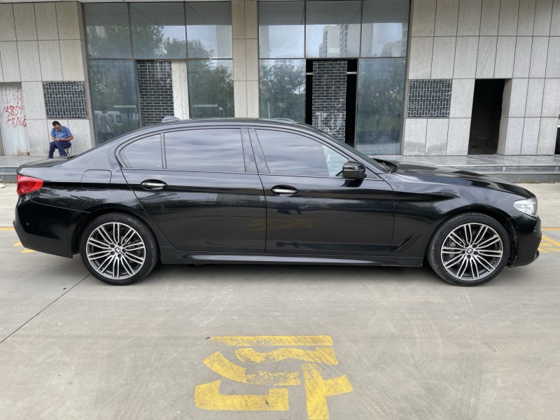 济宁18年宝马5系8