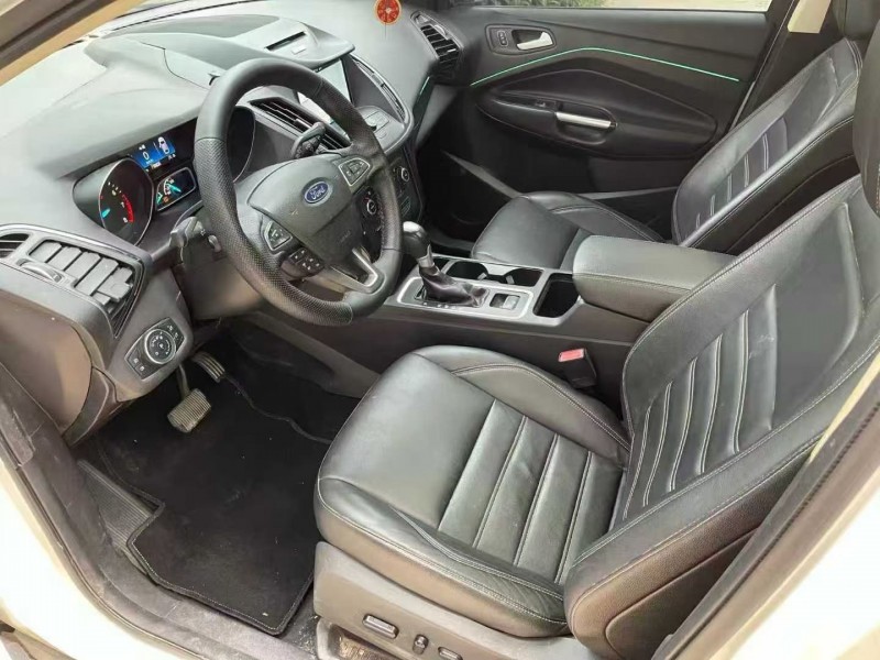 济宁17年福特翼虎5