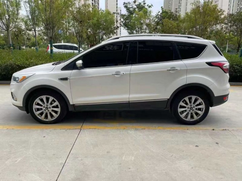 济宁17年福特翼虎8