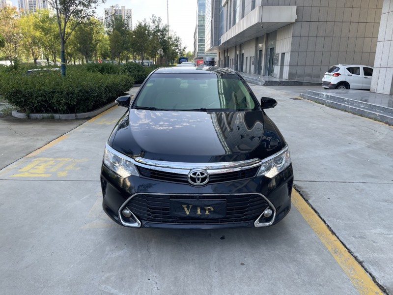 济宁17年丰田凯美瑞1