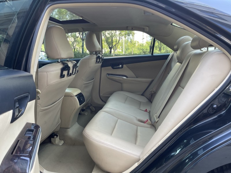 济宁17年丰田凯美瑞6