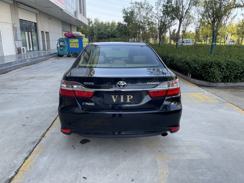 济宁17年丰田凯美瑞8