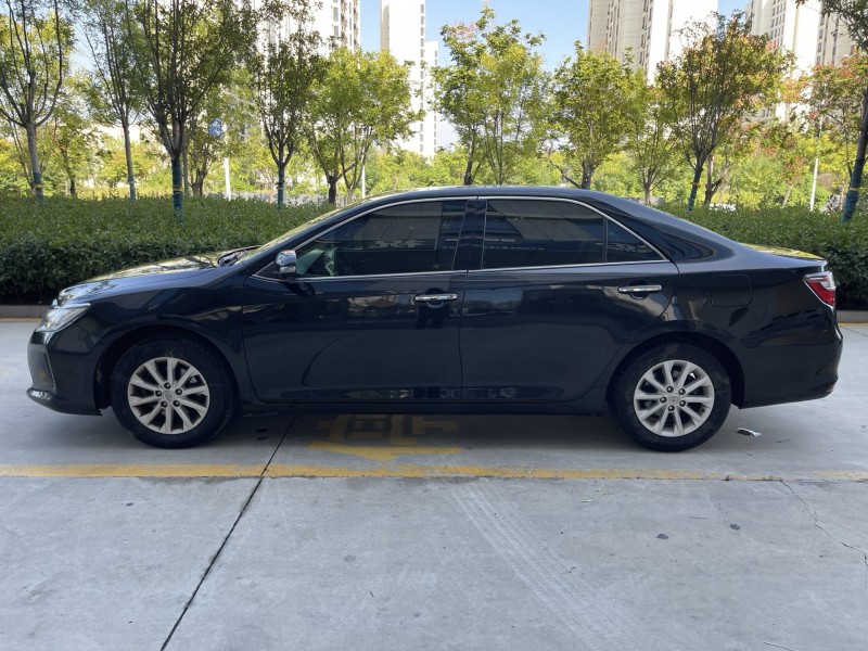 济宁17年丰田凯美瑞9