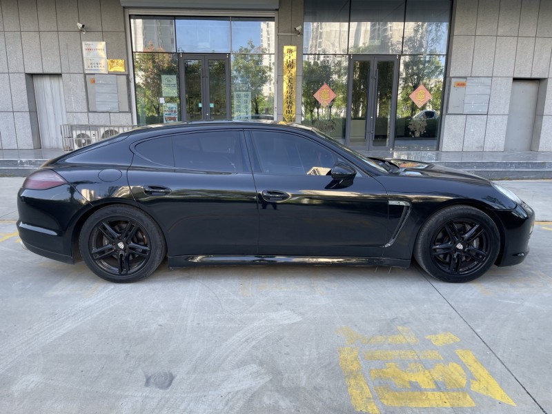 济宁11年保时捷帕拉梅拉3