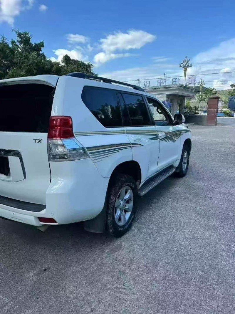 三明13年丰田普拉多8