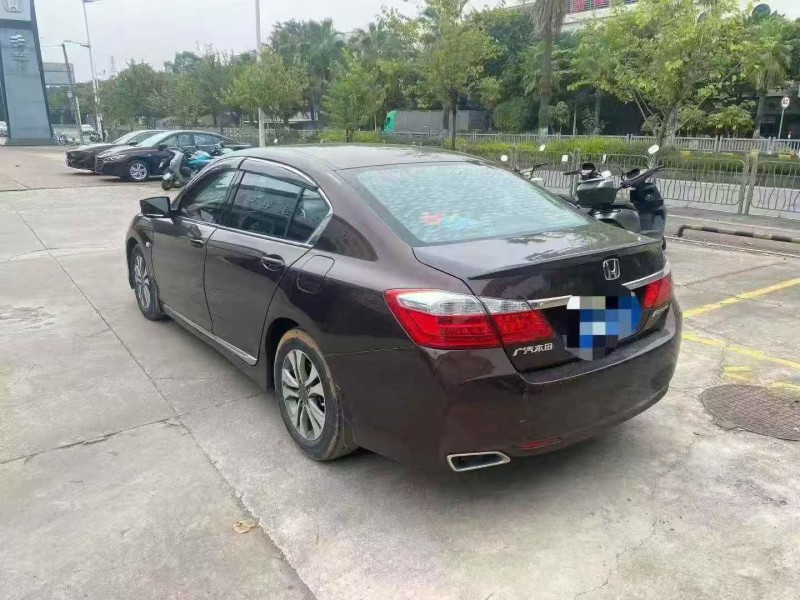 珠海14年本田雅阁8