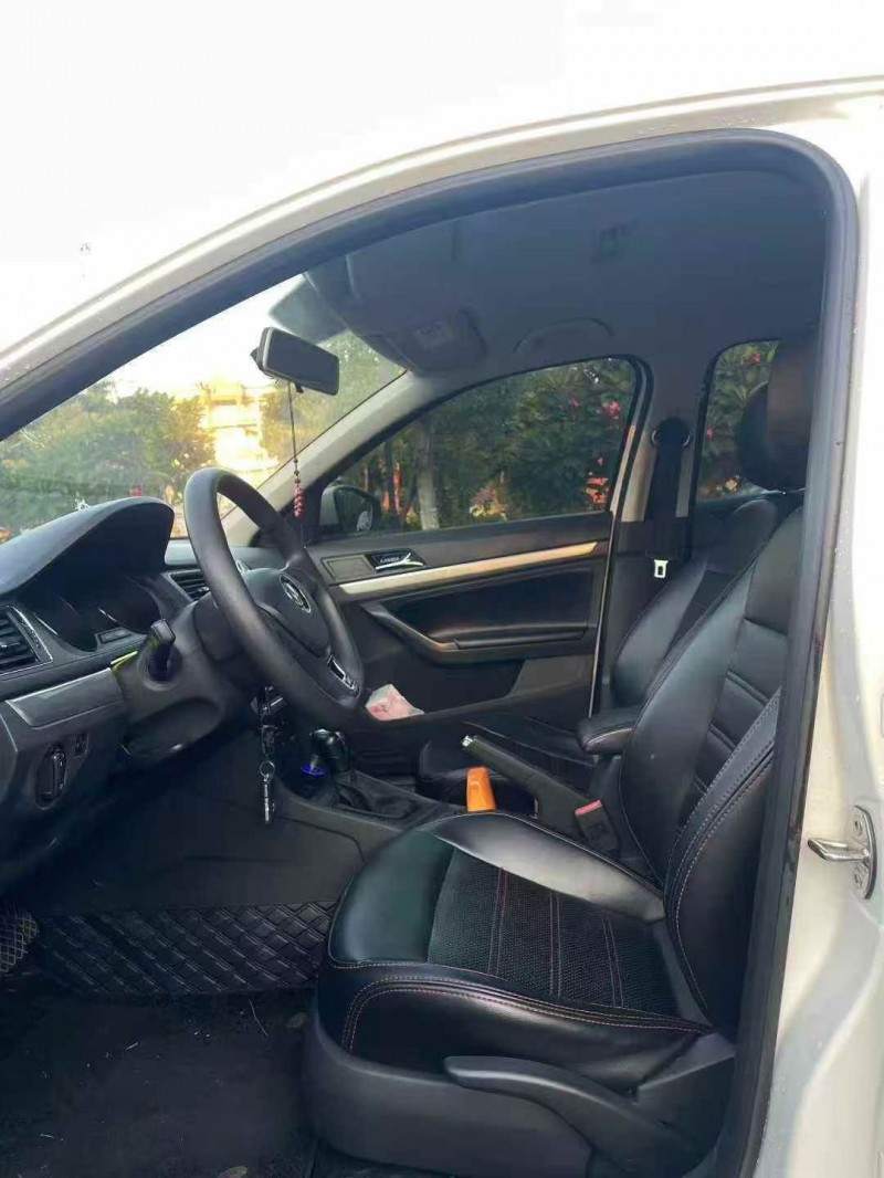 厦门16年大众朗逸5