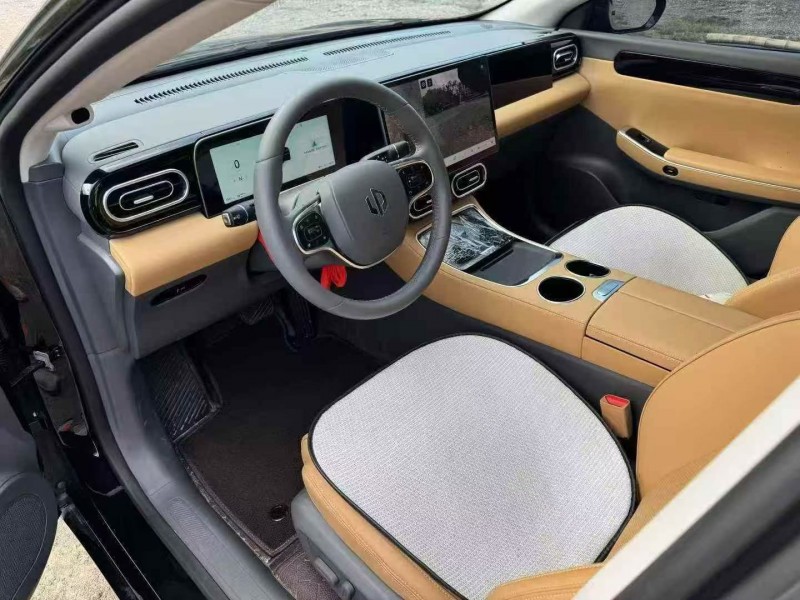 湘潭25年零跑汽车C016