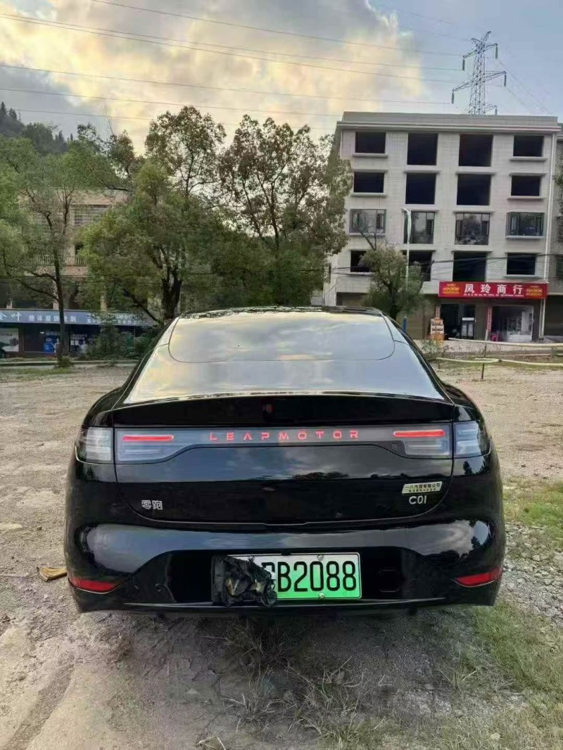 湘潭25年零跑汽车C019