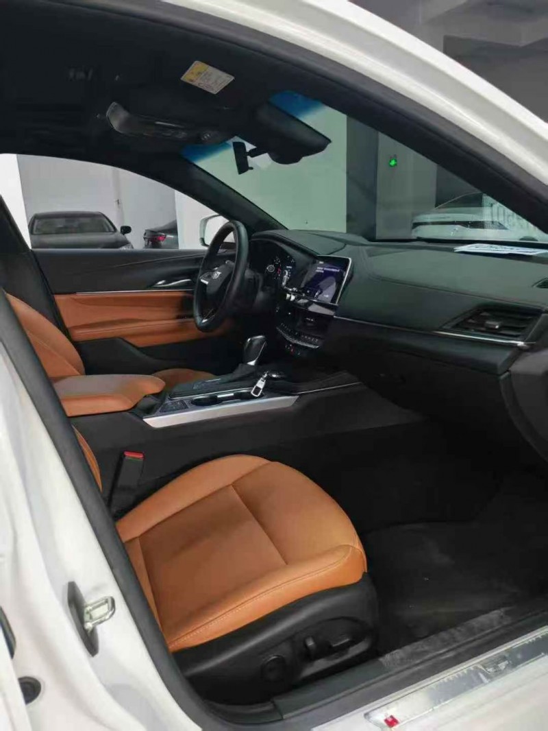 张家界22年凯迪拉克CT44