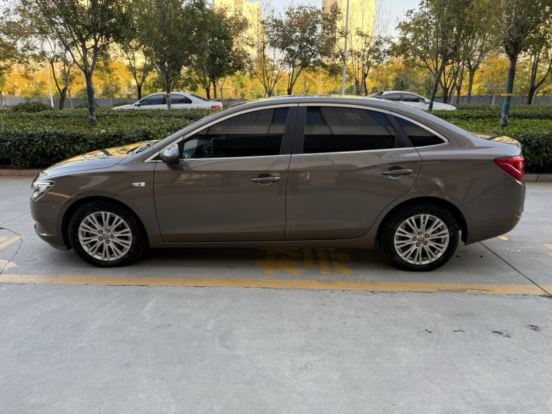 济宁16年别克英朗7