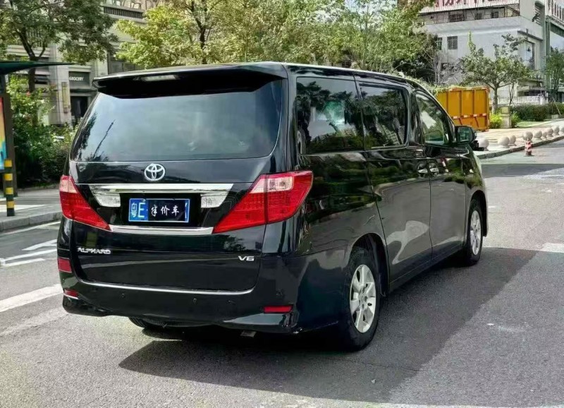 汕头10年丰田埃尔法8