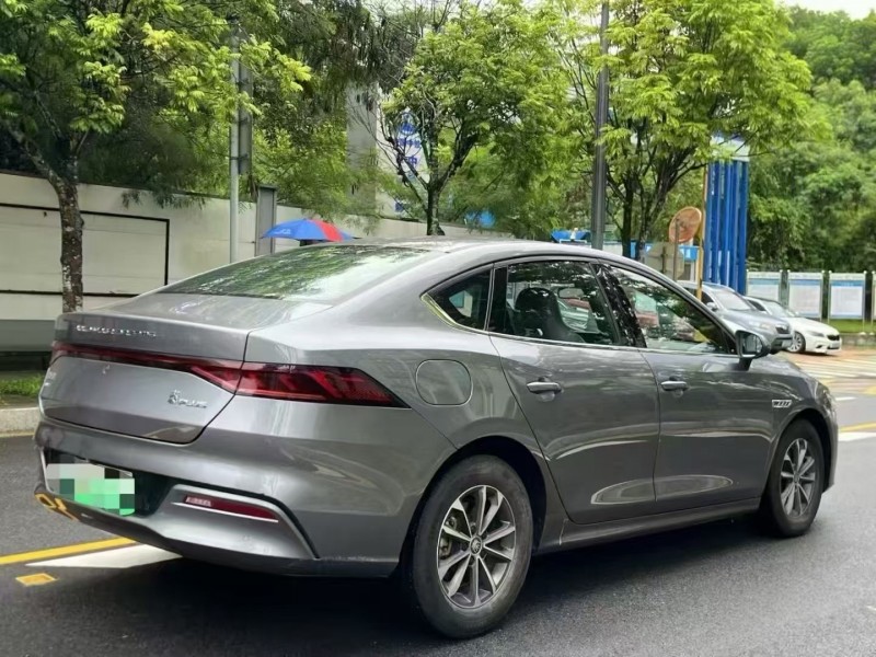 深圳23年比亚迪秦8