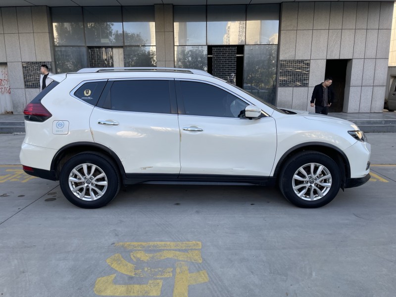 济宁20年日产奇骏7