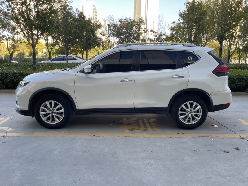 济宁20年日产奇骏8