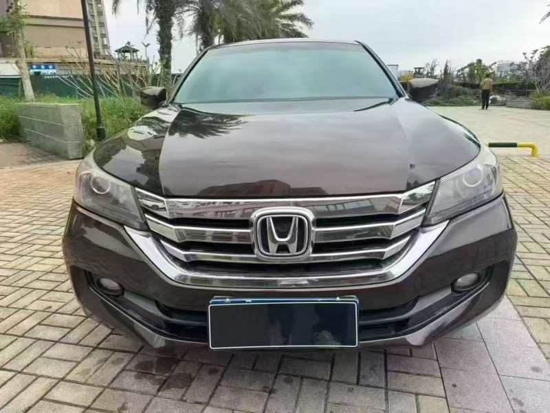 海口15年本田雅阁1