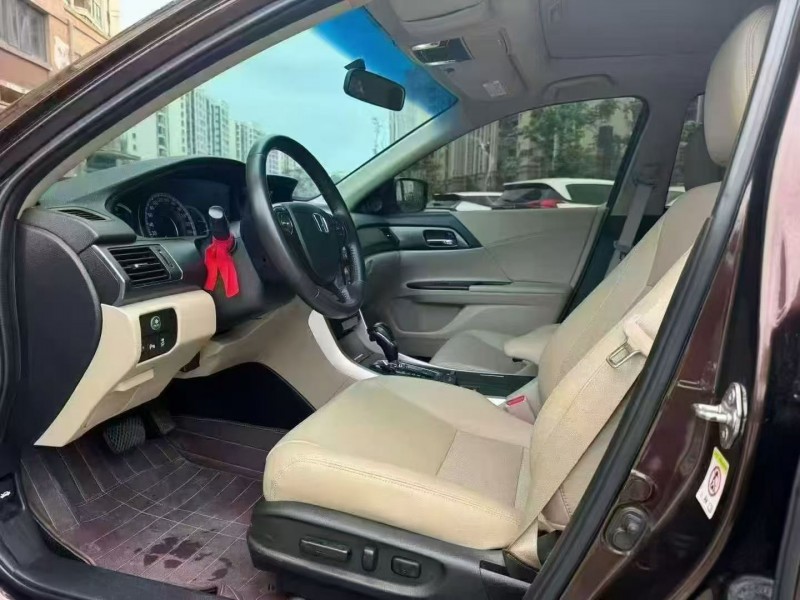 海口15年本田雅阁5