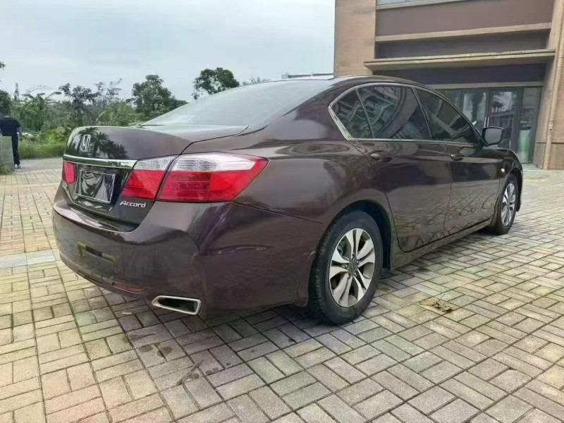 海口15年本田雅阁7