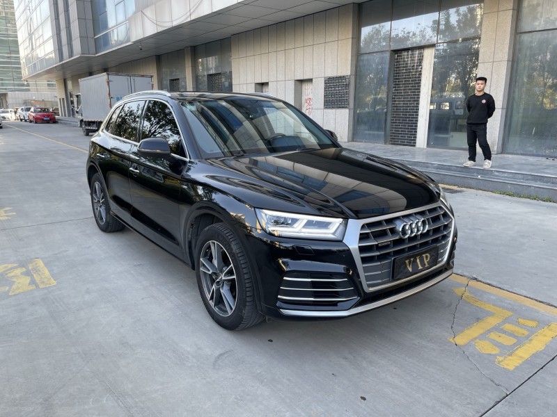 济宁21年奥迪Q53