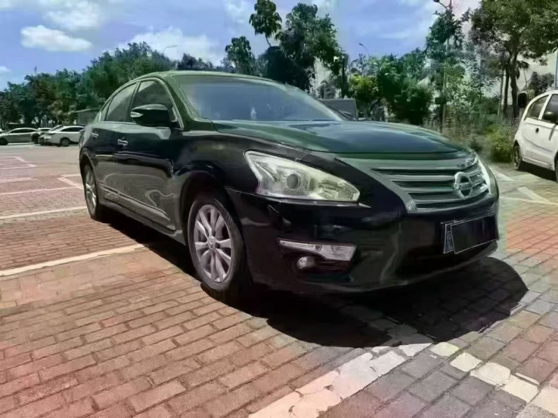 海口15年日产天籁3