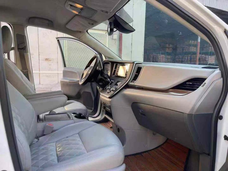 徐州18年丰田塞纳4