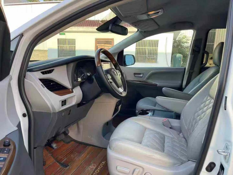 徐州18年丰田塞纳5