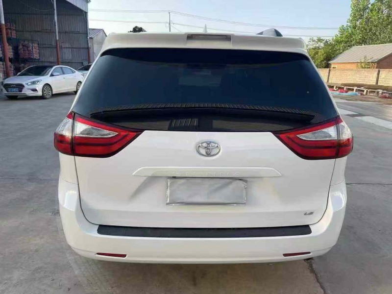 徐州18年丰田塞纳9