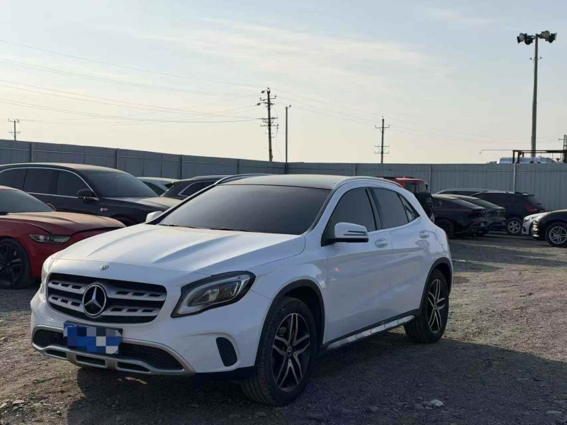 乌鲁木齐17年奔驰GLA2