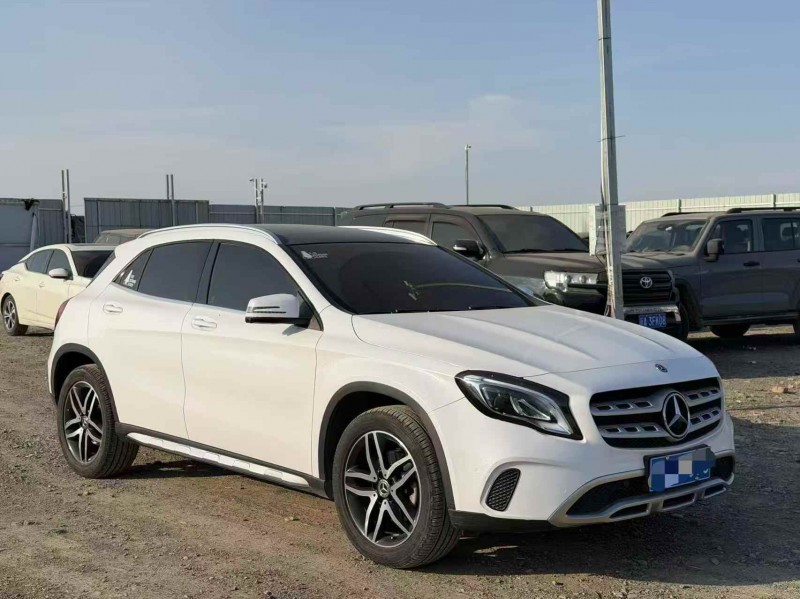 乌鲁木齐17年奔驰GLA3