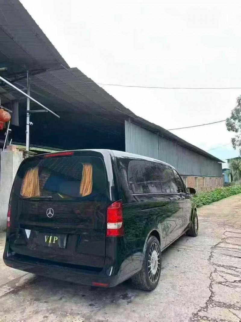 自贡19年奔驰威霆4