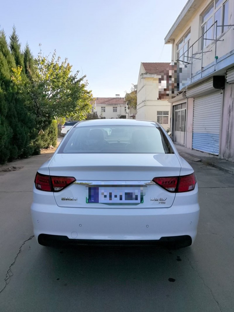 青岛24年吉利帝豪9