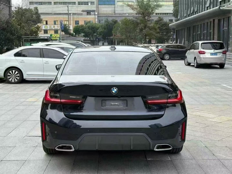 张家界23年宝马3系8