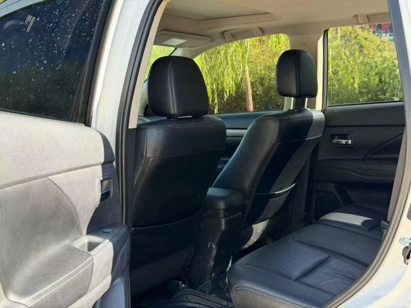 枣庄13年三菱欧蓝德6