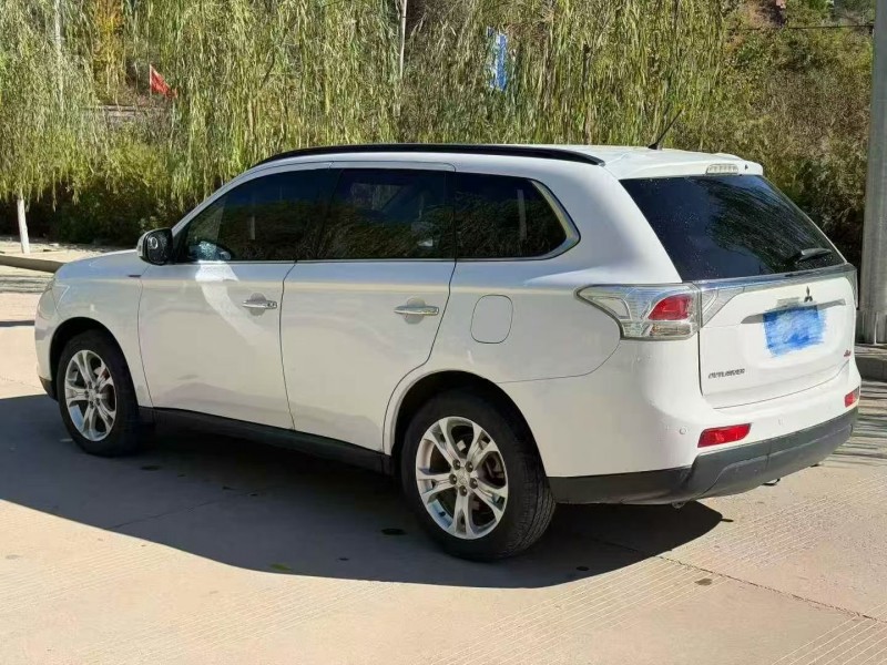 枣庄13年三菱欧蓝德7