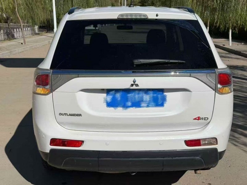 枣庄13年三菱欧蓝德9