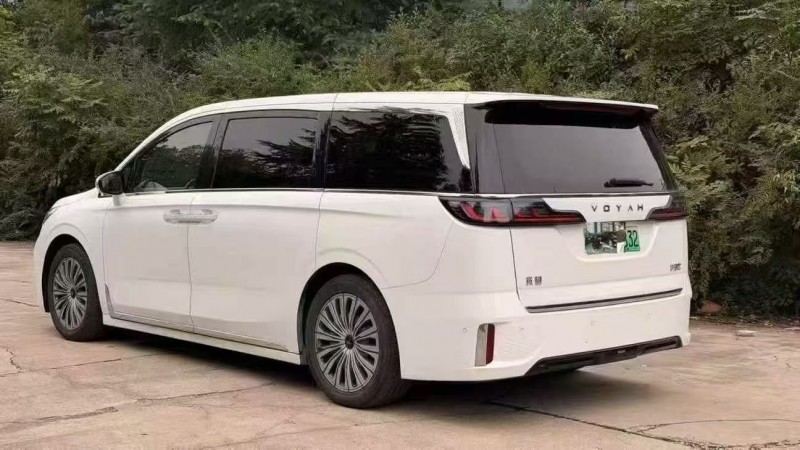 开封22年岚图汽车梦想家7