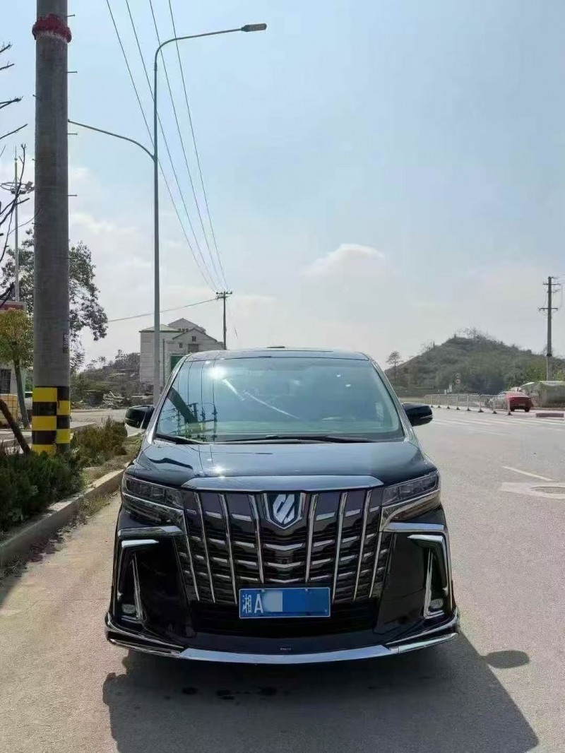 张家界17年丰田埃尔法1