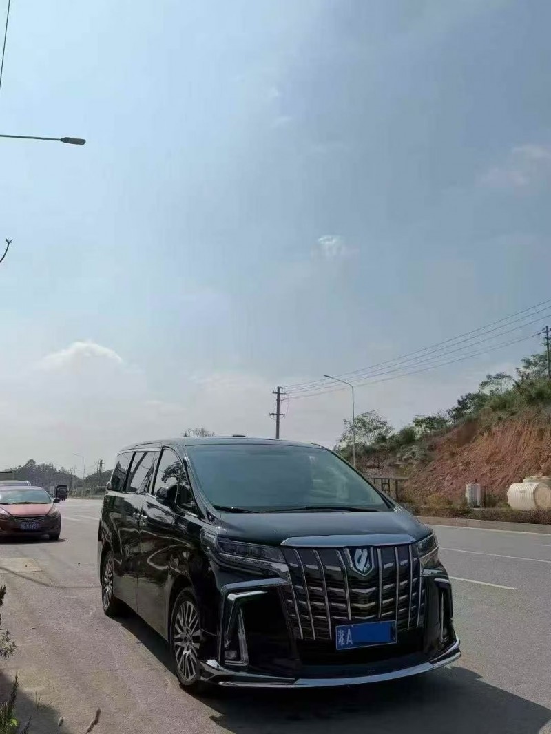 张家界17年丰田埃尔法2