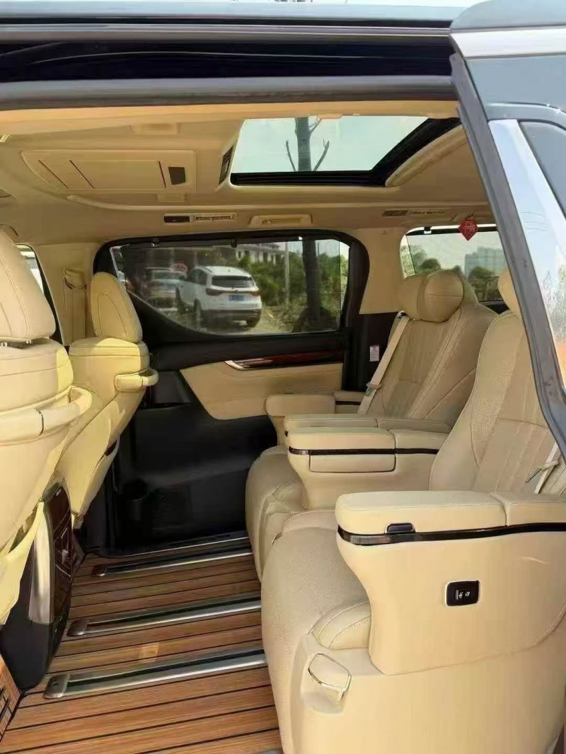 张家界17年丰田埃尔法5