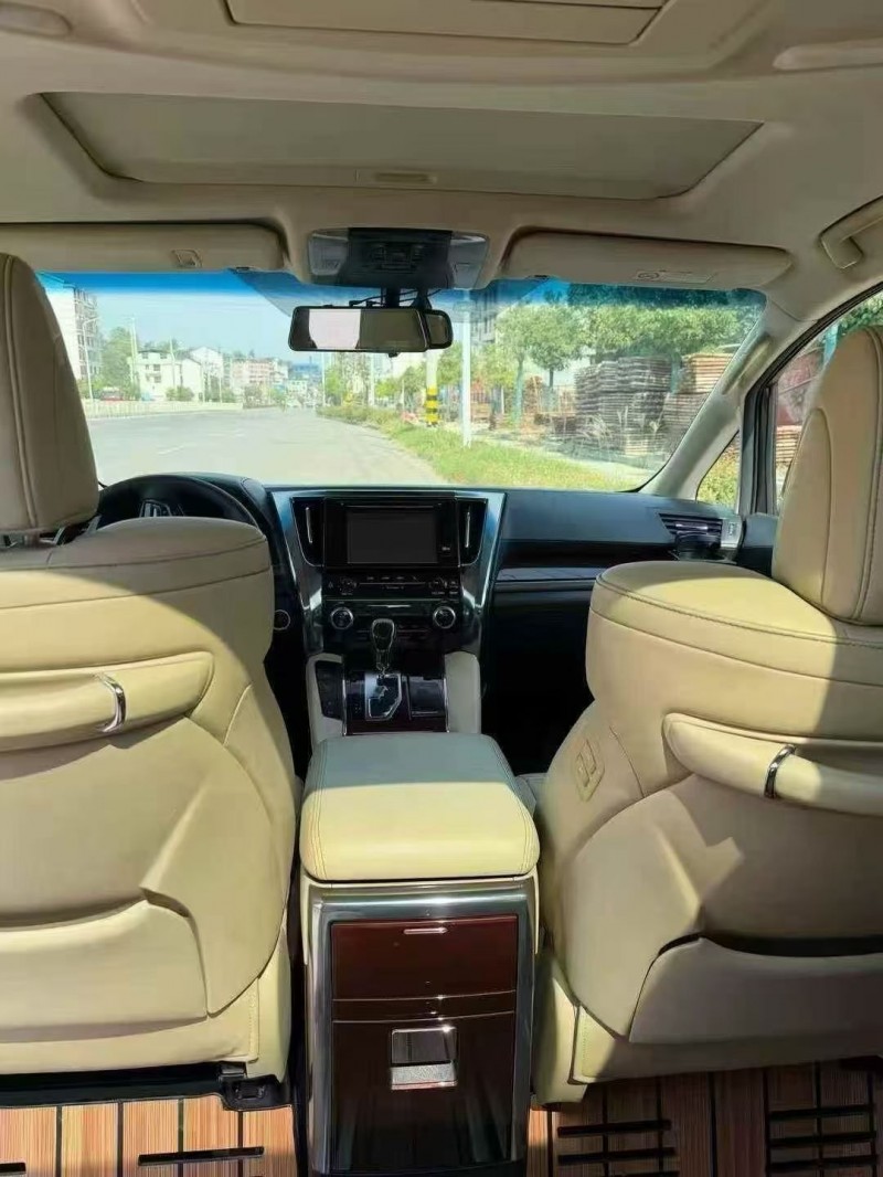 张家界17年丰田埃尔法7