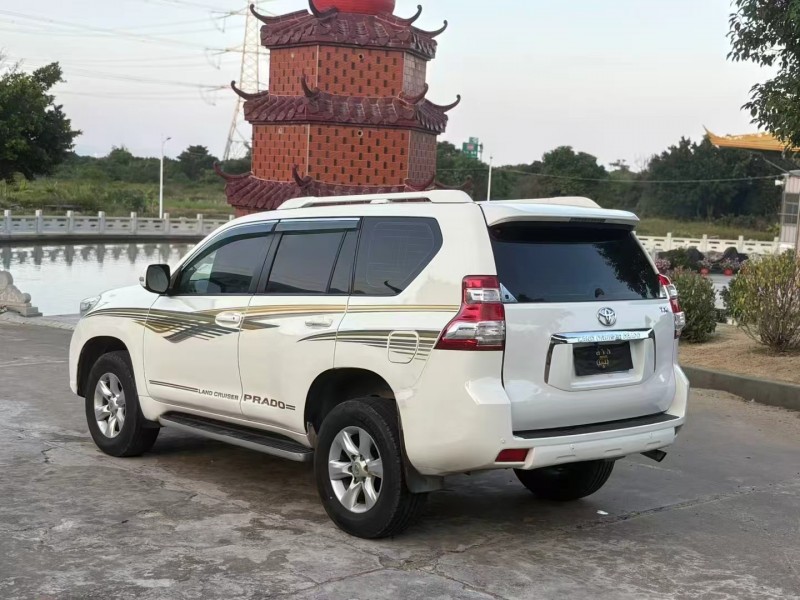 郑州10年丰田普拉多7