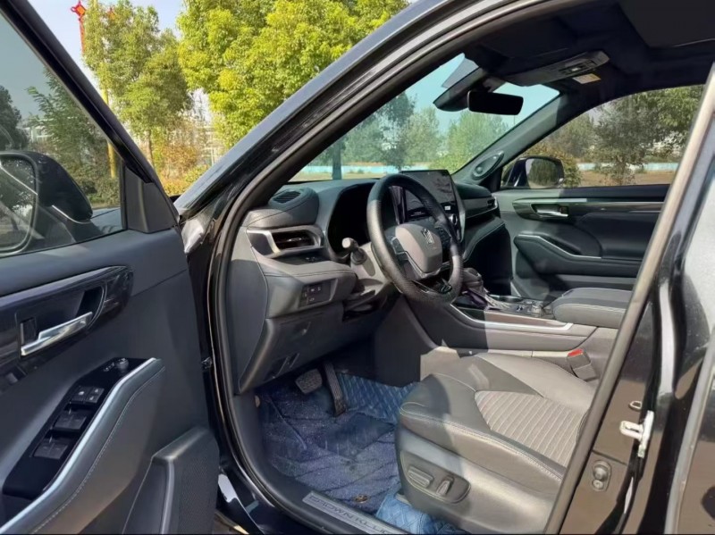 南京24年丰田皇冠4