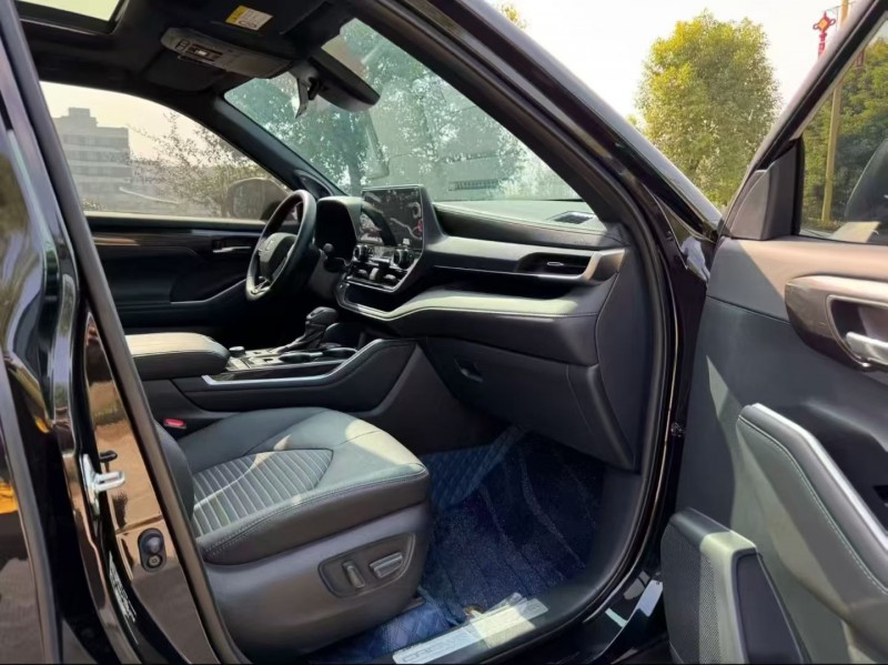 南京24年丰田皇冠6